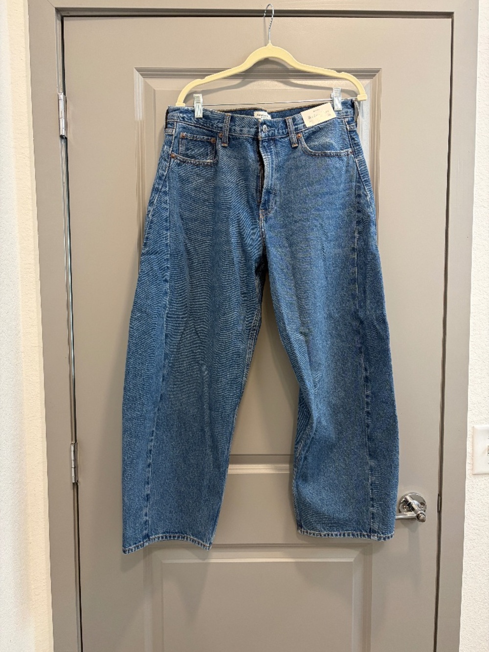 Mid Ride Barrel Jeans